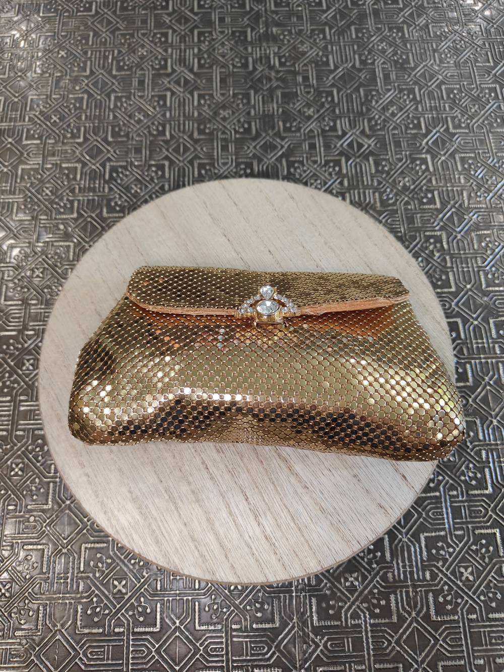 π’ Whiting & Davis Vintage gold mesh clutch with a decorative rhinestone clasp - Picture 8 of 10